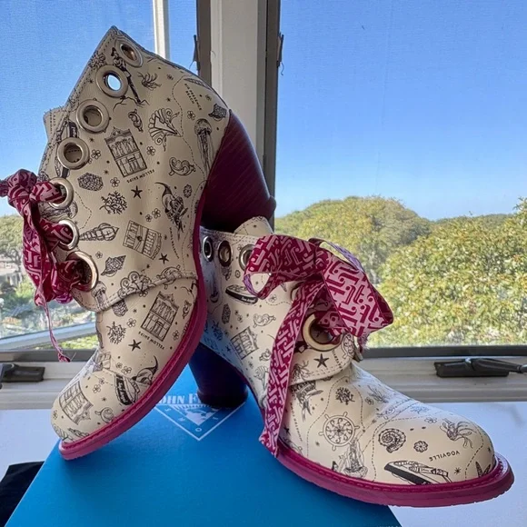 John Fluevog East End Pandora Ankle Boots Like New - Picture 2 of 5